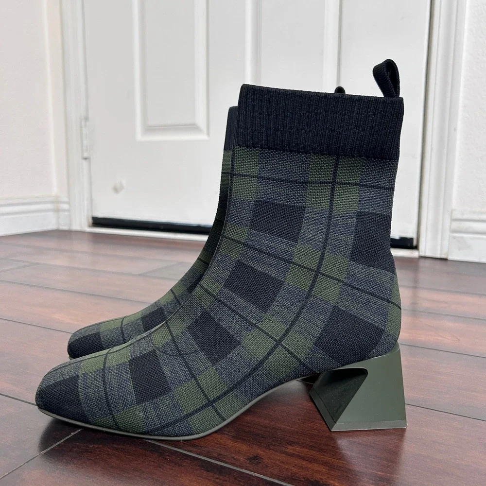 Vivaia Square-Toe Water-Repellent Block Heeled Palid Boots (Regina Pro) size 39